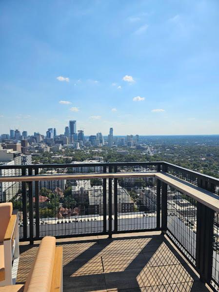 Ut Hook 'Em Horns Skyloft Apartment Austin Exterior photo